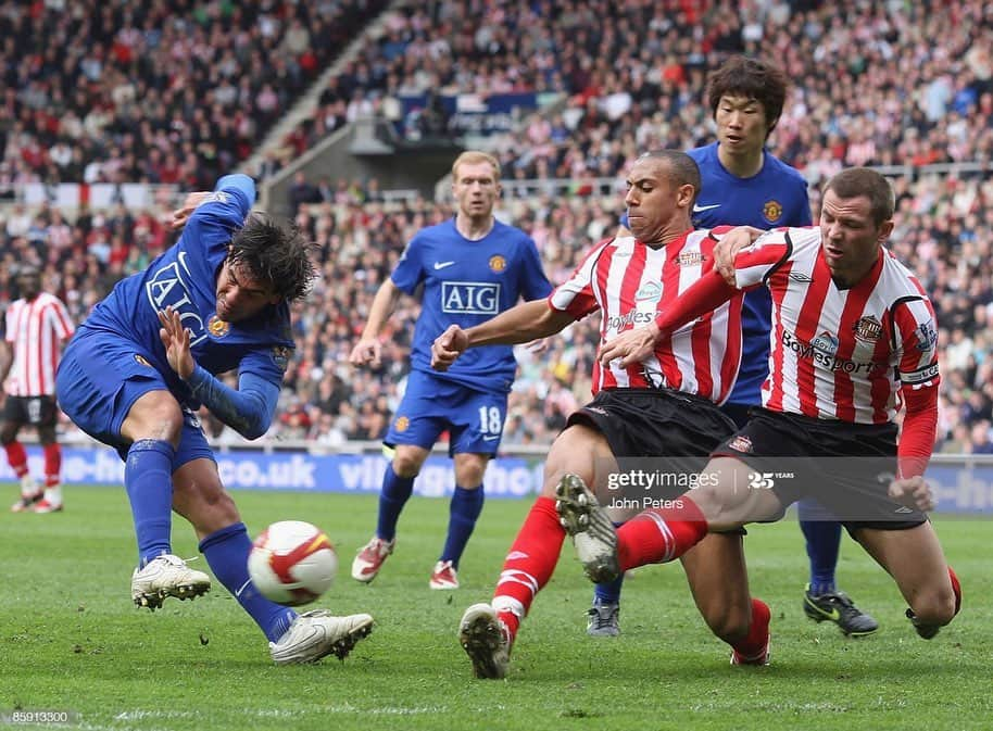 アントン・ファーディナンドさんのインスタグラム写真 - (アントン・ファーディナンドInstagram)「Massive congratulations to @phil_bardsley on ur 300th @premierleague appearance what a guy buzzing for Ya and happy I got to play a few of the 300 with Ya as u can see in the 2 pics u always had my back and I always had yours! 😂😂 great achievement our kid 🙌🏾🙌🏾❤️ #premierleague #bardo300 #salfordsfinest #footballfriends #manutd #sunderland #stoke #burnley #neverbeenscottish」9月21日 6時02分 - anton_ferdinand5