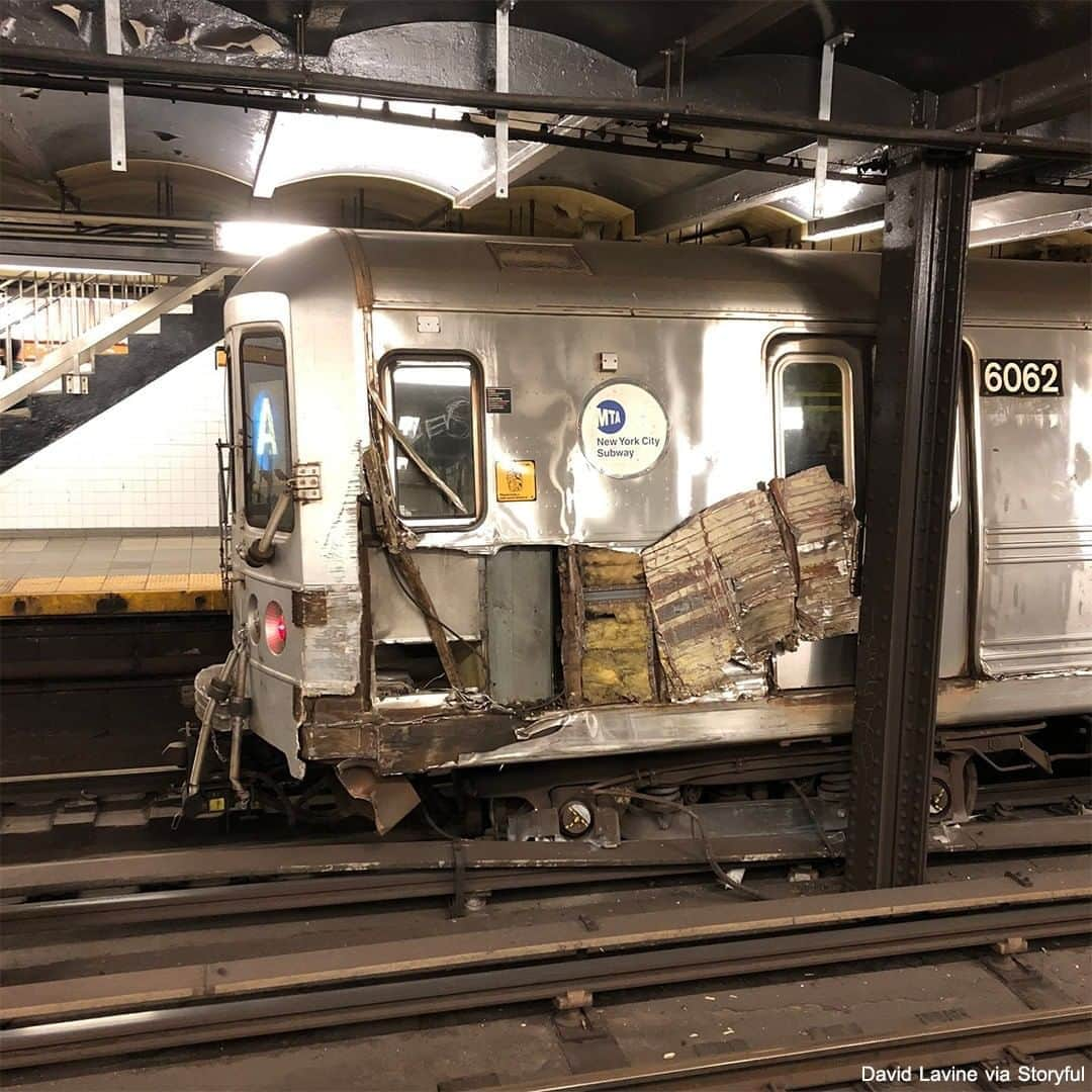 ABC Newsさんのインスタグラム写真 - (ABC NewsInstagram)「A New York City subway derailed and saw significant damage Sunday morning after someone allegedly threw debris onto the track, according to investigators and officials. #subway #nyctransit #mta #newyorkcity #us」9月21日 6時02分 - abcnews