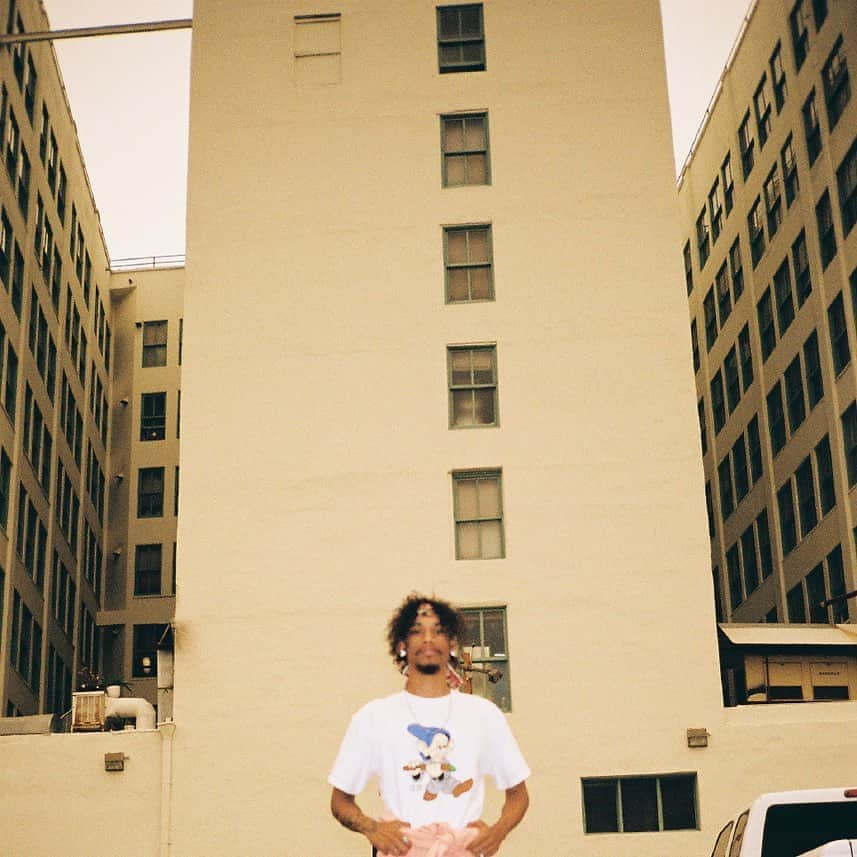 DOPEさんのインスタグラム写真 - (DOPEInstagram)「Few “Blunted Collection” white tees remain. 🚨  Order now on dope.com」9月21日 6時20分 - dope