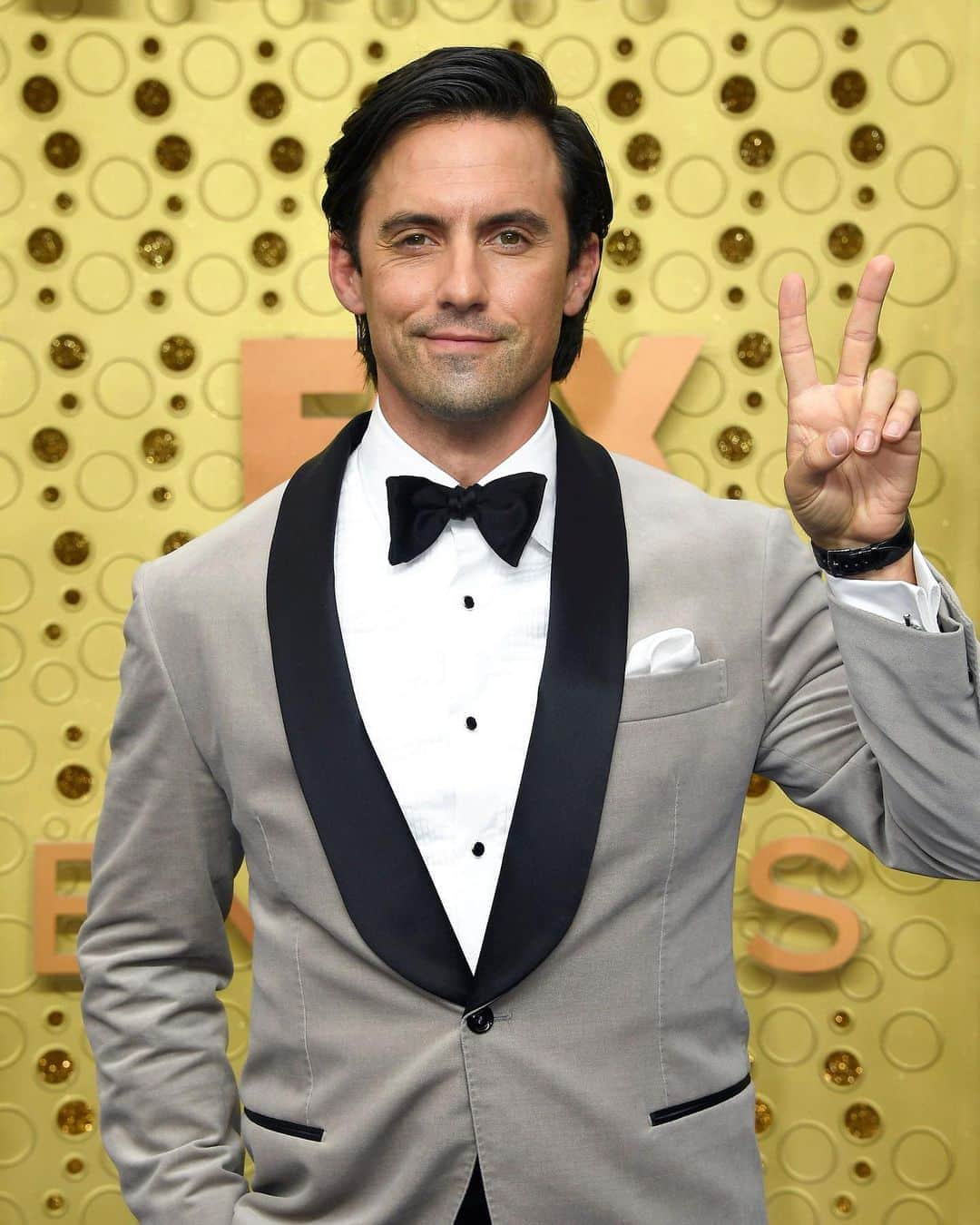 E! Onlineさんのインスタグラム写真 - (E! OnlineInstagram)「These photos of Milo Ventimiglia at the #Emmys were taken 13 years apart, confirming that the only place he ages is on This Is Us. (📷: Getty Images)」9月21日 6時31分 - enews