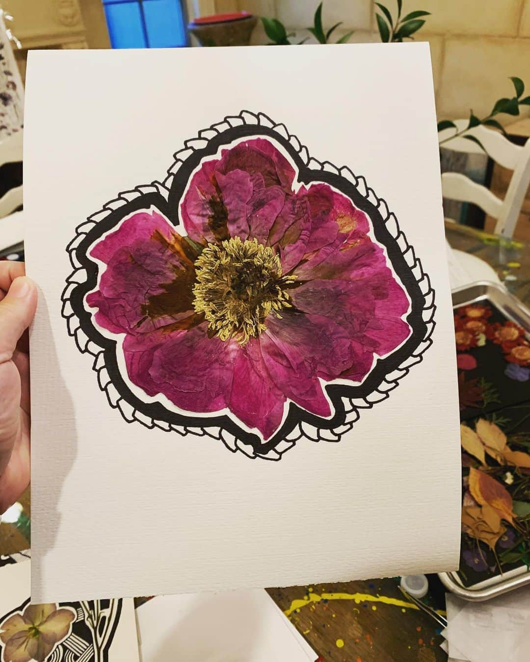 ロージー・オドネルさんのインスタグラム写真 - (ロージー・オドネルInstagram)「huge flower - tough to press n to glue but so beautiful - i cant seem to doodle more on it cause its so grand - i learned how to from @modernpressedflower」9月21日 6時29分 - rosie