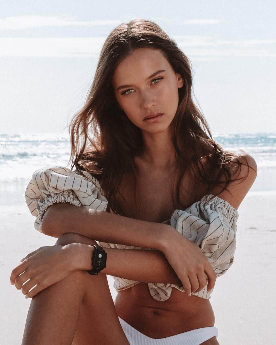 Christian Paulさんのインスタグラム写真 - (Christian PaulInstagram)「@isabellemathersx wears our Shell timepiece to perfection, on the beautiful beaches of Byron 🐚  Get yours online now!  #christianpaul」9月21日 6時55分 - christianpaulwatches
