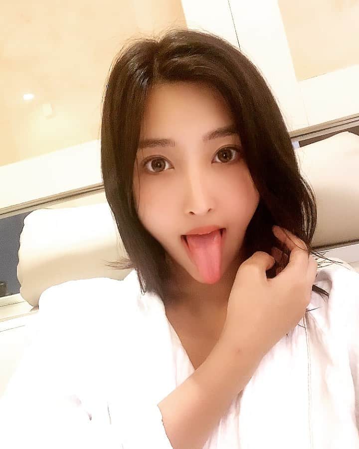 のインスタグラム：「私の舌が寂しがってる模様。  Who will make me happy?  #jav #shooting #asiangirls #asianbeauty」