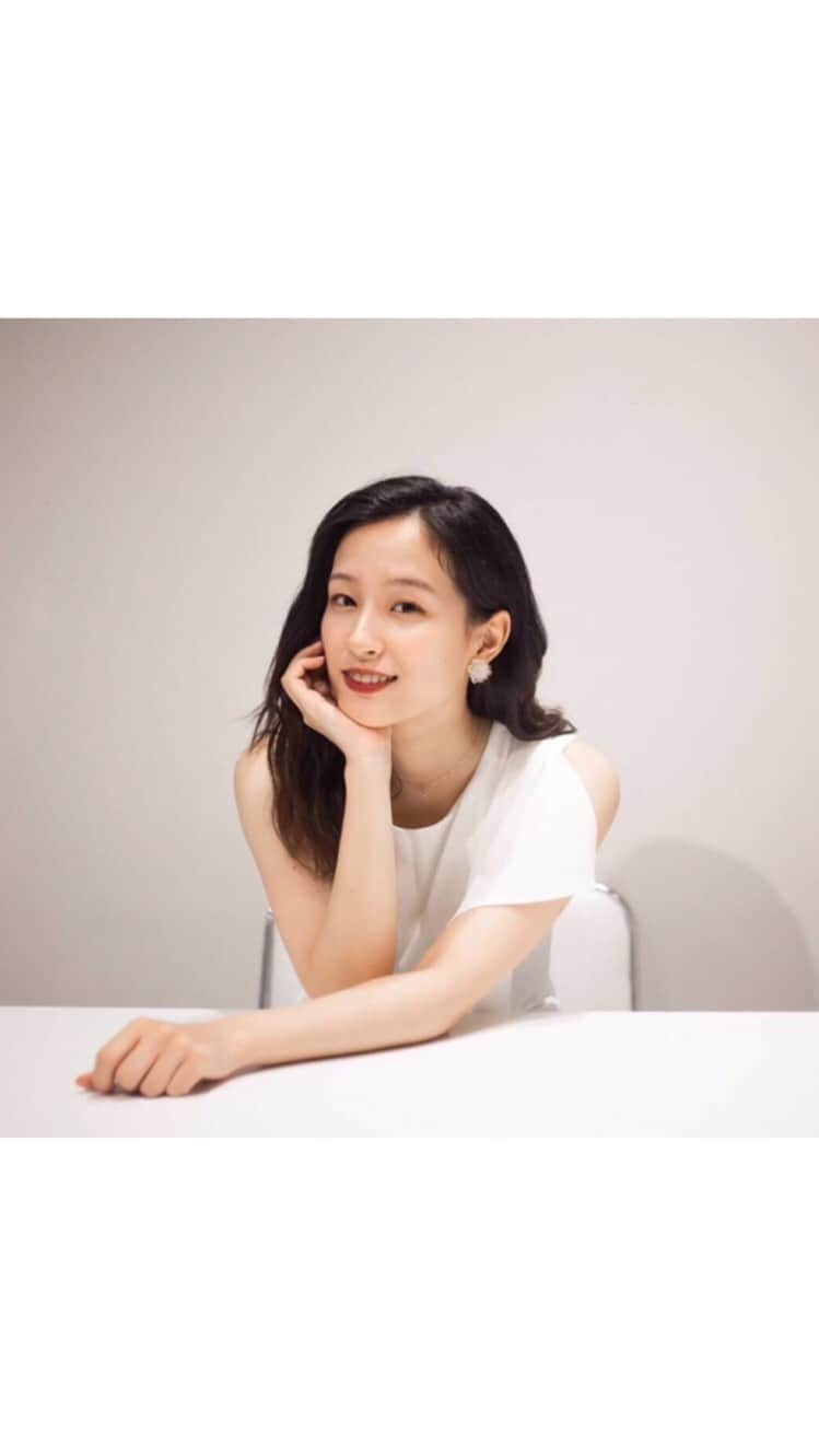 佐藤華純のインスタグラム：「.  【 #撮影 】  初めてリール投稿✨  撮影の様子を公開してみる〜！この撮影データは何に使われるのか、お楽しみに🤗  もっと色んな表情とかポージングできるように研究しよう📝  #ミスキャンパス立命館2020 #MCR2020  #立命館 #立命館大学 #京都 #女子大生  #ミスキャン #ミスコン #ファイナリスト」