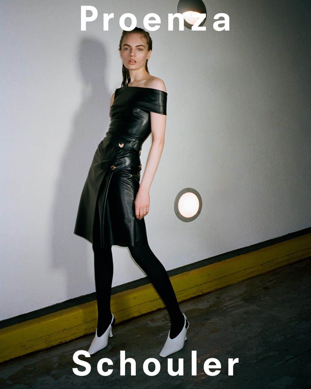 プロエンザスクーラーのインスタグラム：「Fall Winter 2020, the new season @fransummers by @blackpierreange #proenzaschouler  Styling #CamillaNickerson Hair @guidopalau  Make Up @diane.kendal for @maybelline Casting @ashleybrokaw」