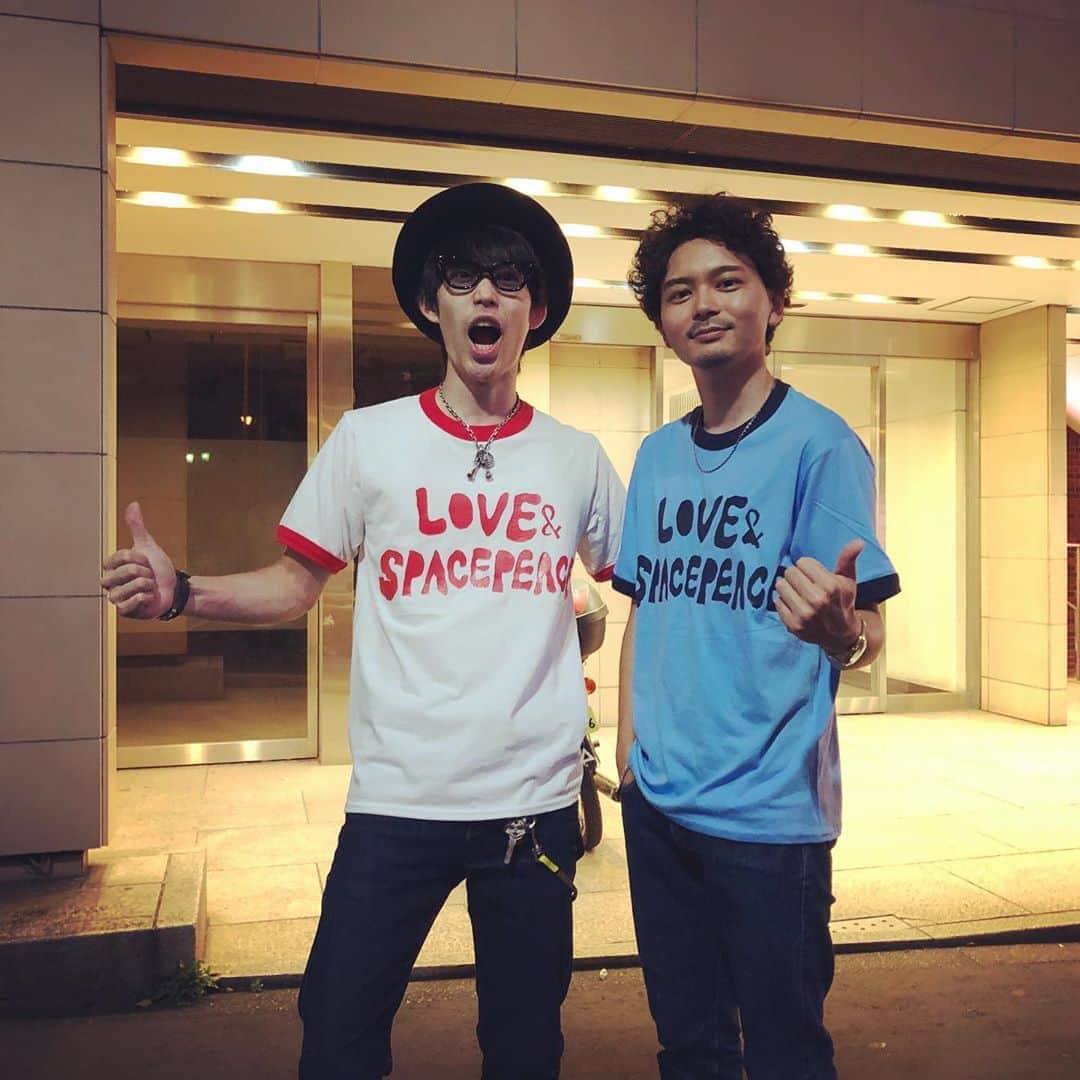 のインスタグラム：「日々高まるグルーヴ 26日楽しみだな！🎹🎶 グライダーの新譜もみんな聴こう！最高！ @glidertheband  @keyakirecords @go_go_vanillas_official  #栗田ユウスケ #ピアノマン #bulenotetokyo 9.26 #lvasp #ラヴアンドスペピーズ」