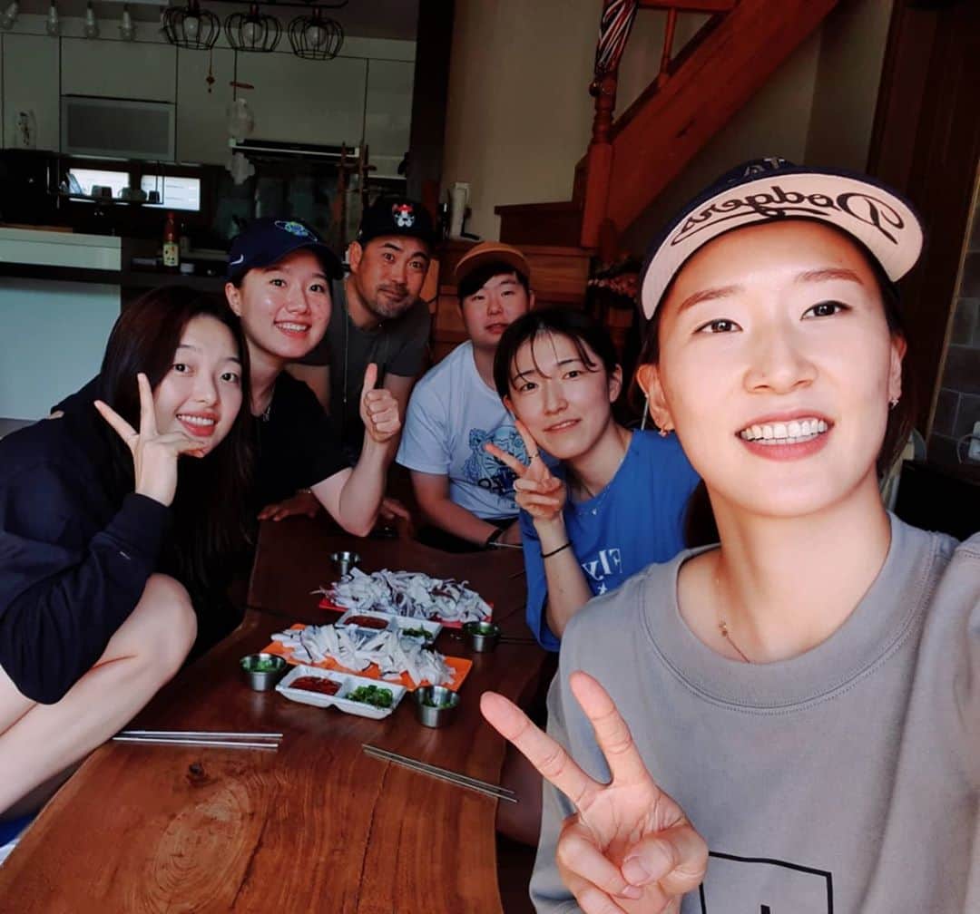 張藝娜のインスタグラム：「#김천맛집#무늬오징어#회장님요리👍 . . 주홍이가 직접 잡은 무늬오징어로 입호강😋」