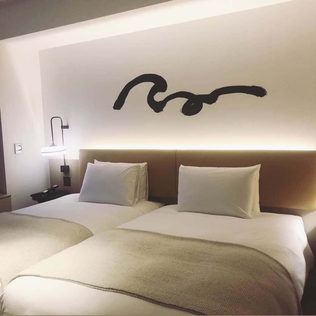 外村久美子さんのインスタグラム写真 - (外村久美子Instagram)「・ hotel stay @zentishotels  ・ ・ 無駄がない居心地の良い空間 こんな寝室に我が家もしたい #zentisosaka #zentis #zentishotels」9月20日 22時23分 - kummy153