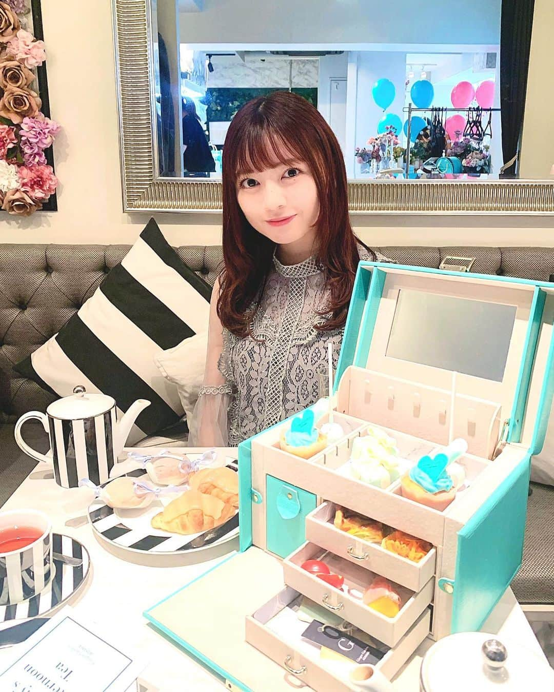 廣川奈々聖さんのインスタグラム写真 - (廣川奈々聖Instagram)「#tiffany のアフタヌーンティー🦢🍴💓 ﻿ 可愛かった〜… 💍❤︎ ﻿ ﻿ ﻿ ﻿ #gingergardenaoyama#ジンジャーガーデン青山#アフタヌーンティー#ななせのcafe巡り#表参道カフェ#表参道ランチ#tiffanycafe#tiffanyblue#アフタヌーンティー巡り  ﻿ ﻿」9月20日 22時28分 - nanaseven7_u_u