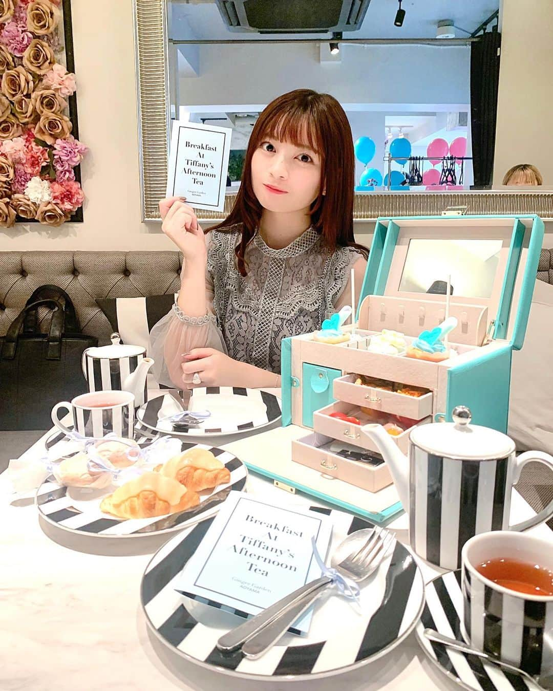 廣川奈々聖さんのインスタグラム写真 - (廣川奈々聖Instagram)「#tiffany のアフタヌーンティー🦢🍴💓 ﻿ 可愛かった〜… 💍❤︎ ﻿ ﻿ ﻿ ﻿ #gingergardenaoyama#ジンジャーガーデン青山#アフタヌーンティー#ななせのcafe巡り#表参道カフェ#表参道ランチ#tiffanycafe#tiffanyblue#アフタヌーンティー巡り  ﻿ ﻿」9月20日 22時28分 - nanaseven7_u_u