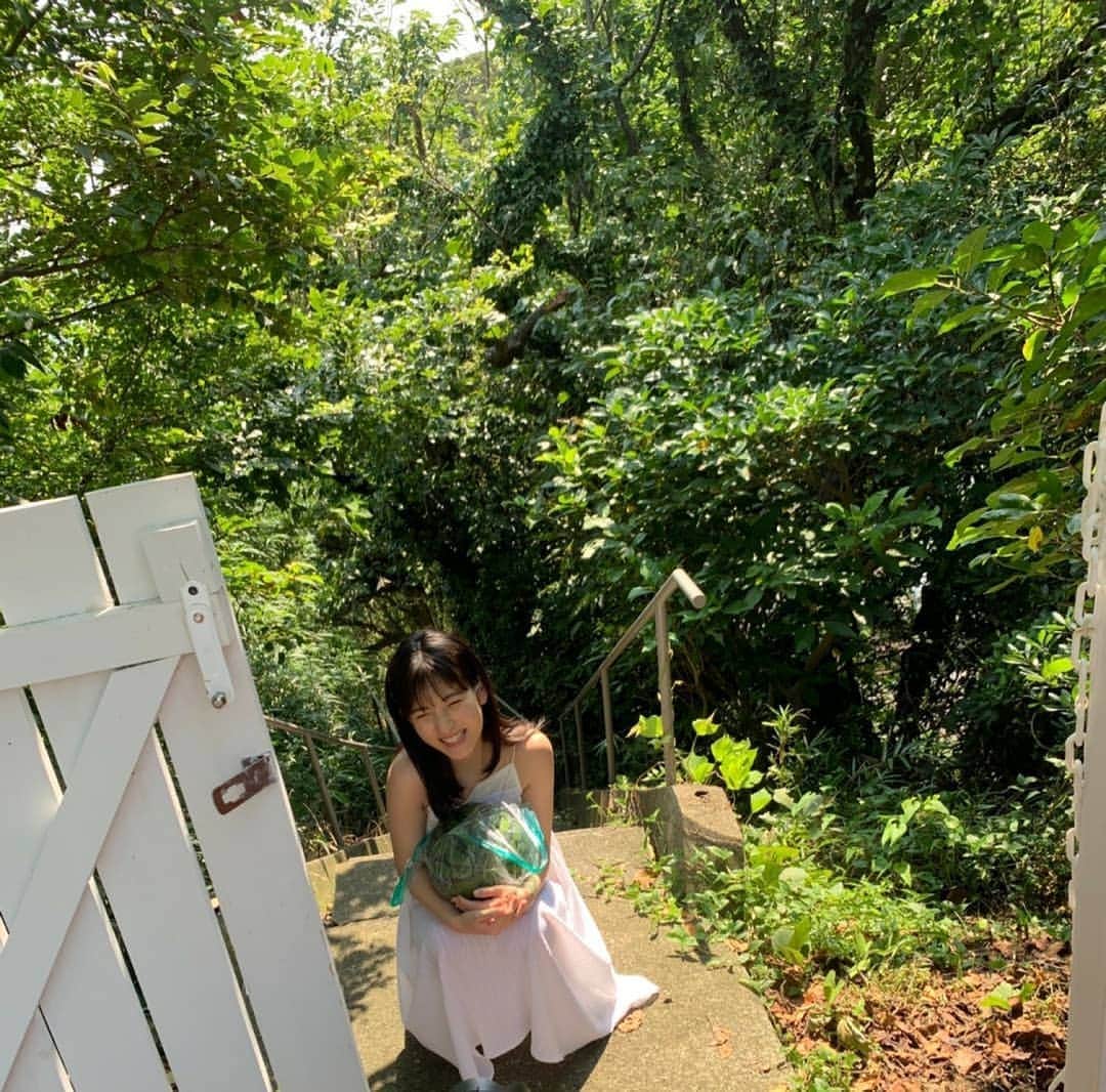モーニング娘。'20のインスタグラム：「- . 莉央ちゃん写真集のオフショット💙 . . #北川莉央 . .」