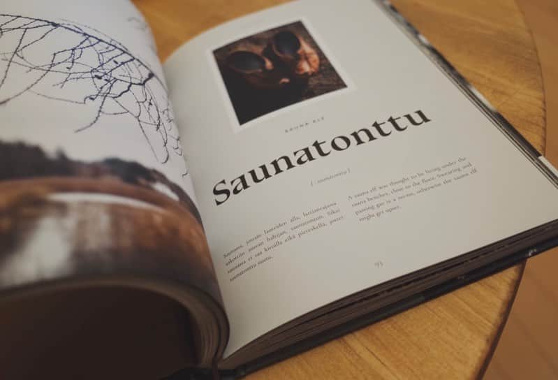 清水みさとさんのインスタグラム写真 - (清水みさとInstagram)「カウニステでずっと欲しかった本「SAUNA」までゲット...🇫🇮 ラプアンカンクリにも売っていてずっとほしかったわけです... 中の写真がとてもすてきなんですよ... フィンランド語はわからないけど、SAUNAは世界共通のフィンランド語だし、löylyはわかるし、なんやかんやわからなくても伝わるので、早くのんびりよみた〜〜〜い🇫🇮  #cozypublishing」9月20日 22時47分 - misatoshimizu35