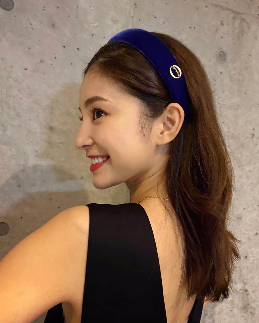 明松美玖さんのインスタグラム写真 - (明松美玖Instagram)「、 ハイクオリティで上質な一枚、、惚れ惚れしてしまう...🌙☆♪ ． @milaschon_bluelabel からの新ブランド、ECサイトからチェックできるよ☺︎❤︎ ． ． #milaschonbluelabel #ミラショーンブルーレーベル #ワンマイルウェア #おうちコーデ #おうち時間」9月20日 22時42分 - shashishu_daily