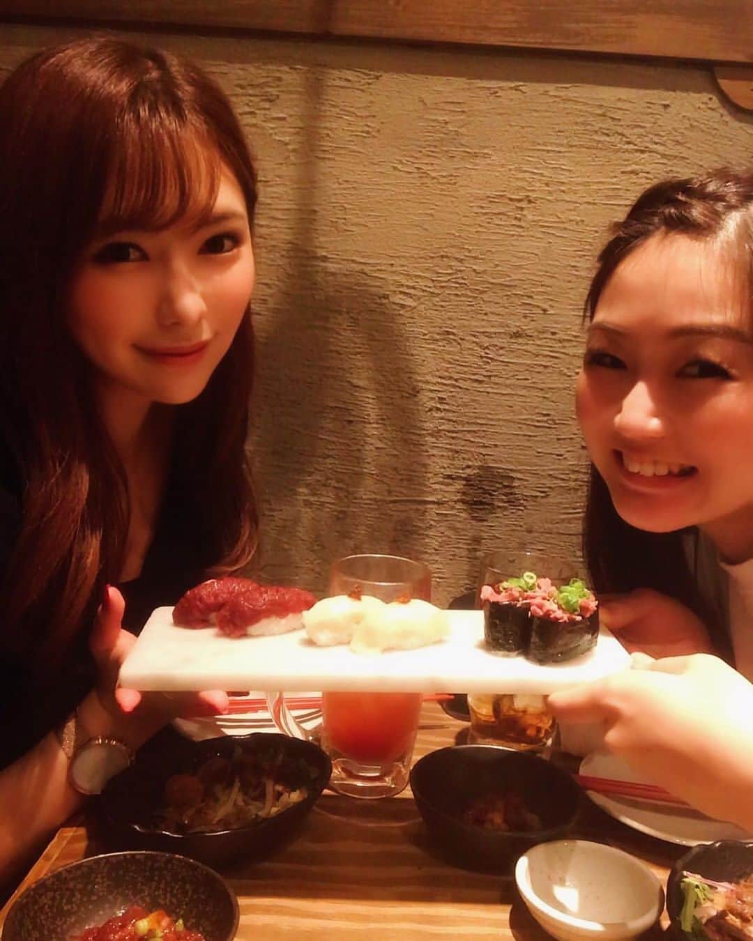 のインスタグラム：「2年くらいぶりのちかちゃんでした❤️ 相変わらずJカップでした。 肉食べたらいいのかな🤔 こういまだにやり取り出来る子って 嬉しいし、これからもよろしくしてほしい🥺. . ☆☆☆☆☆☆☆☆☆☆☆☆☆☆☆. .  It was Chika-chan for the first time in about 2 years ❤️  It was a J cup as usual.  I wonder if I should eat meat 🤔  A child who can still interact  I'm happy and I want you to continue to support me 🥺. .  2 년 정도 부리의 치카 짱이었습니다 ❤️  여전히 J 컵이었습니다.  고기 먹으면 좋을까 🤔  이렇게 아직까지 교환 할 수있는 아이라고  기쁘고, 앞으로도 잘 해 주었으면 🥺. . ☆☆☆☆☆☆☆☆☆☆☆☆☆☆☆. .  #肉寿司 #牛肉 #ディナー #yummy #instadaily #コース料理. . . .」