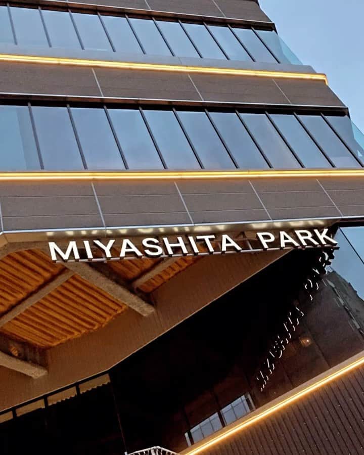 井出レイコのインスタグラム：「🕋 MIYASHITA PARKに行ったけど 激混みすぎて　すぐ退散。笑 • #miyashitapark #shibuya」