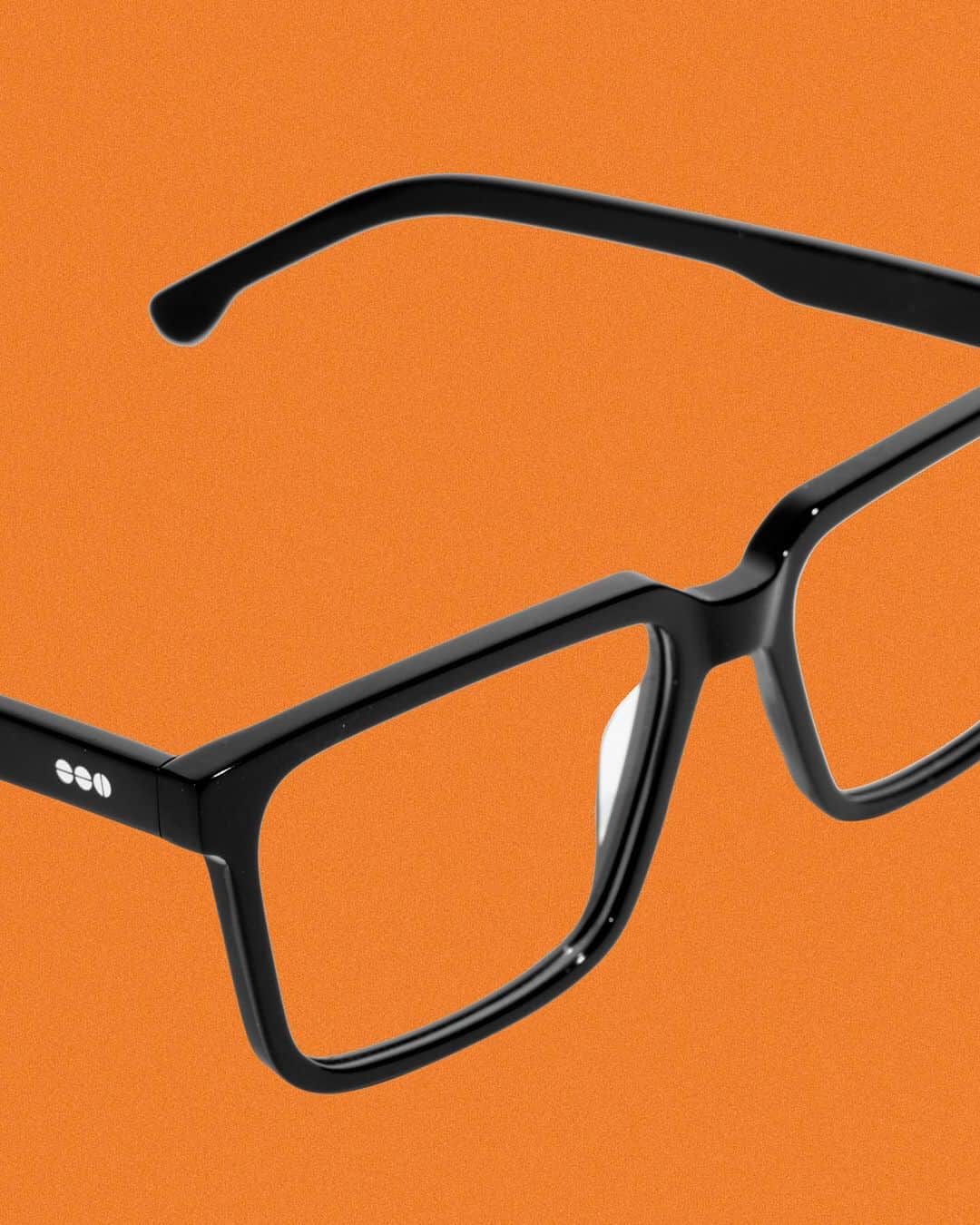 のインスタグラム：「It’s all about smart detailing and luxury finishes ⁠⠀ ⠀⁠⠀ Opticals: Clark Black and Dusty Silver Glossy / Tornado⁠⠀ ⠀⁠⠀ ⠀⁠⠀ #SS20 #ss20optical #optical #optic #opticallover #belgium #opticalfashion #antwerpdesign #belgiumfashion #antwerpfashion #collection #fashioneyewear #optician #lunettes #eyeweardesign #fashion #komono⠀⁠⠀」