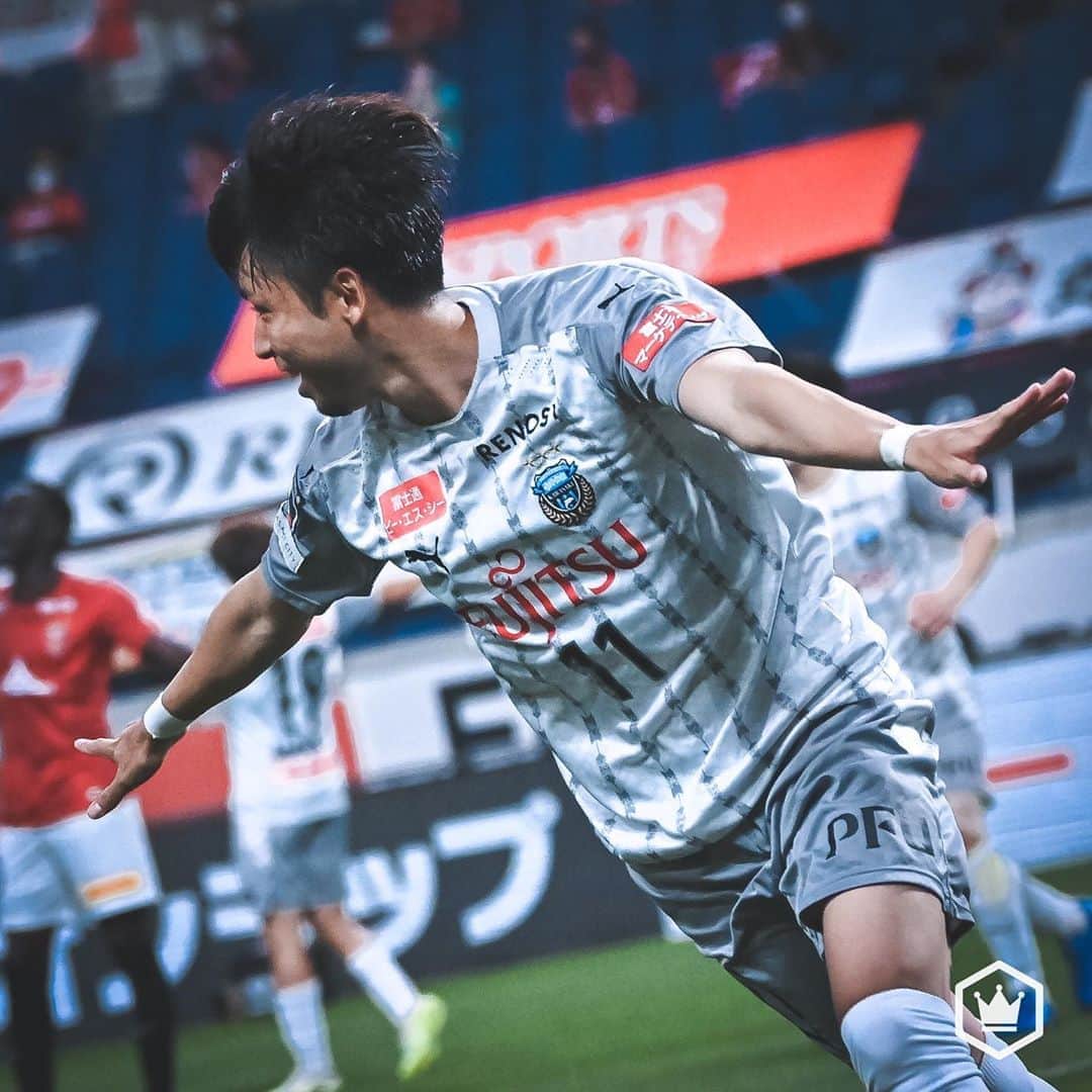 のインスタグラム：「. 得意の“背後をとる”動きで、5年連続2桁得点！（2020.09.20） . 📷Photo by @shimpeei（SOCCERKING） . #小林悠 #YuKobayashi #川崎フロンターレ #frontale #Jリーグ #JLeague #J1 #J撮り #Jリーグのある生活 #football #サッカーキング #⚽️ #サッカー」