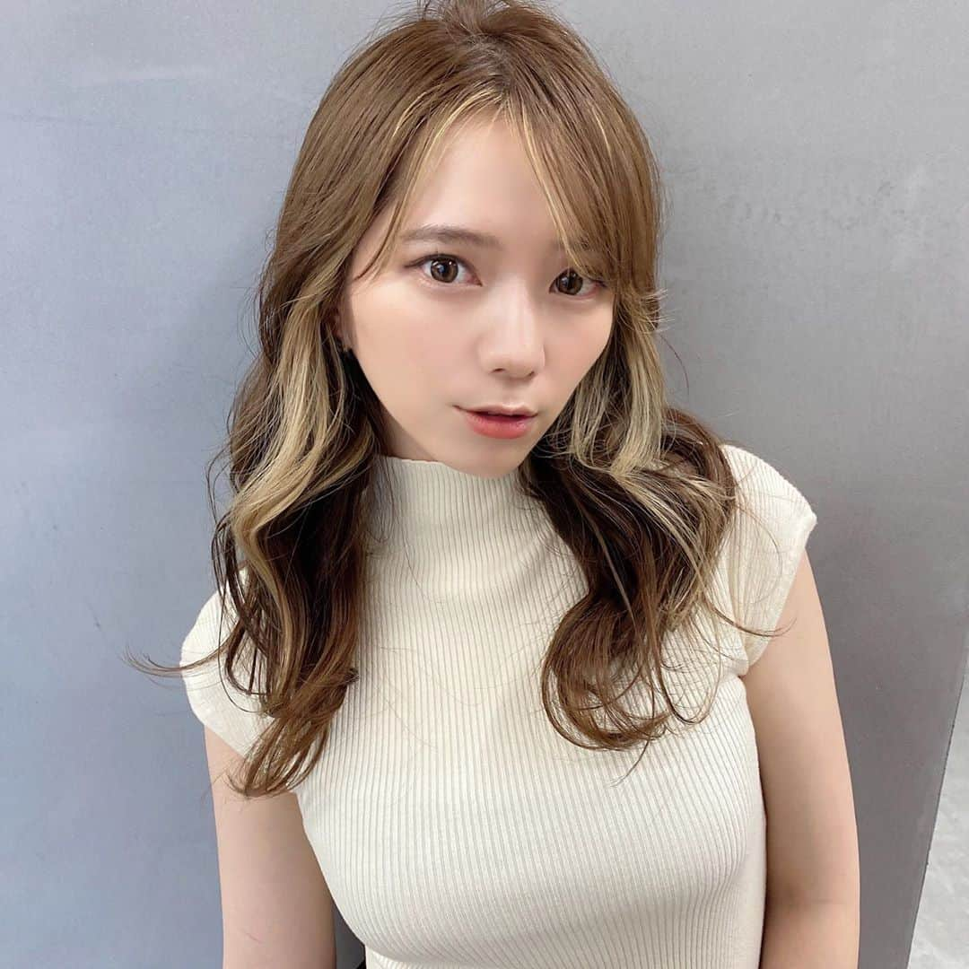 青山日和さんのインスタグラム写真 - (青山日和Instagram)「ㅤㅤㅤㅤㅤㅤㅤㅤㅤㅤㅤㅤㅤ ㅤㅤㅤㅤㅤㅤㅤㅤㅤㅤㅤㅤㅤ 💇‍♀️ @white.white.michael  ㅤㅤㅤㅤㅤㅤㅤㅤㅤㅤㅤㅤㅤ この髪色気に入ってる！ さすがです！ ㅤㅤㅤㅤㅤㅤㅤㅤㅤㅤㅤㅤㅤ ㅤㅤㅤㅤㅤㅤㅤㅤㅤㅤㅤㅤㅤ そして月1で通ってる @salondeclre さんの小顔メンテナンス素晴らしい！ しゅっとしてきてる！！ ㅤㅤㅤㅤㅤㅤㅤㅤㅤㅤㅤㅤ ㅤㅤㅤㅤㅤㅤㅤㅤㅤㅤㅤㅤㅤ #hair#haircolor#美容室#ヘアカラー#フェイスフレーミング#髪色#小顔」9月20日 23時13分 - hiyo131131