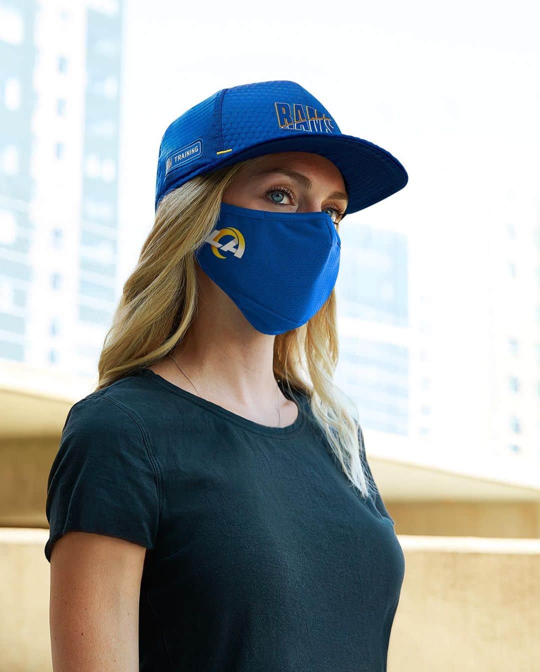 ニューエラ・キャップのインスタグラム：「Just released, Official NFL Face Masks. Support your team this season and stay safe at neweracap.com. . Link in bio .  *Mask is not a medical device; not for use in healthcare, medical or clinical environments; not intended or approved to prevent or protect against any illness or disease or infection.」