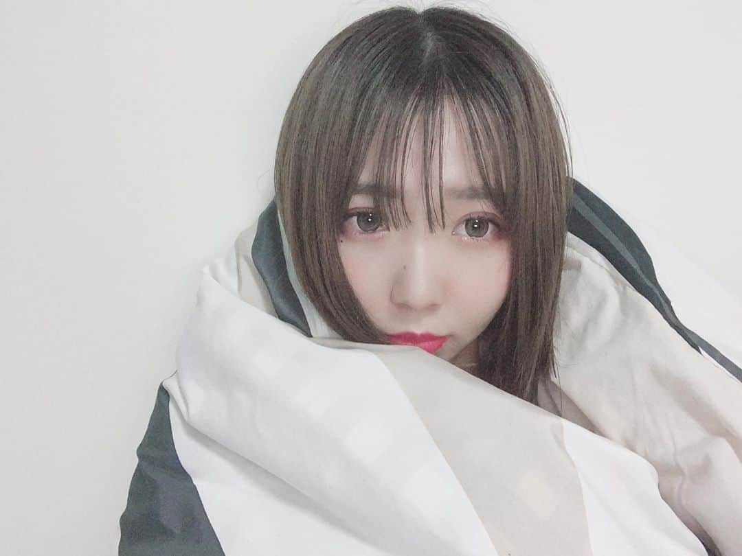 桑名利瑠のインスタグラム：「. . . 寒くなってきたね . . . #makeup #make #followｍe #followforfollowback #秋 #instagood #selfie #selca #instalike #instapic #photooftheday #photo #ベッド #aw #ショートボブ #girl #日常の風景 #日常」