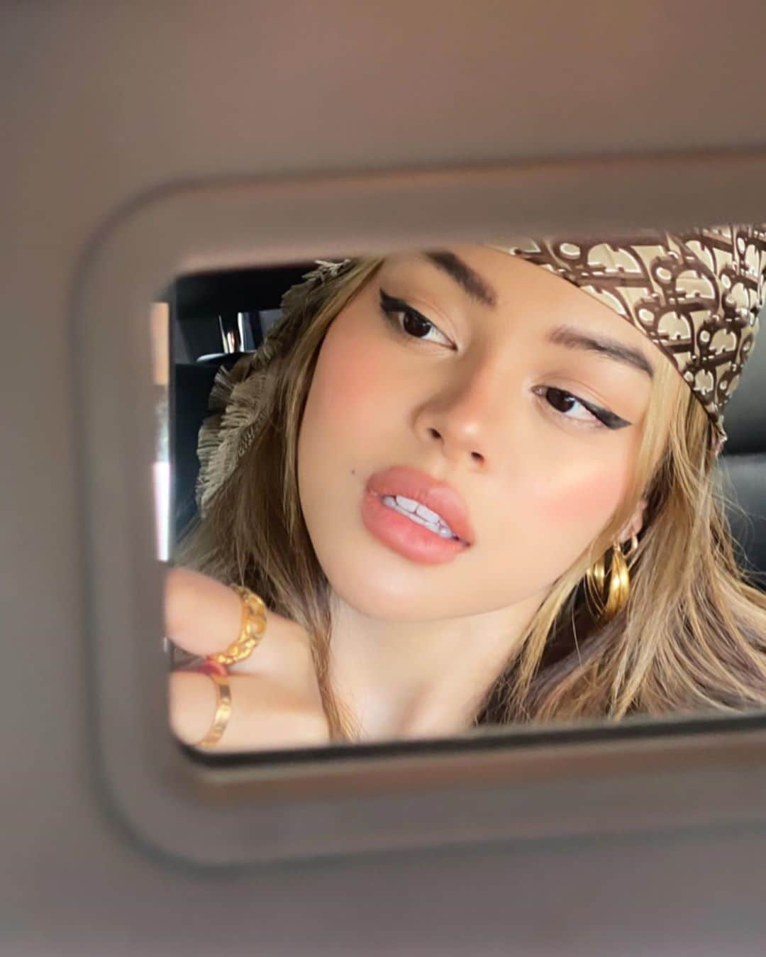 リリーマイマックのインスタグラム：「I’ve been lazy these past few days 😖🦥」