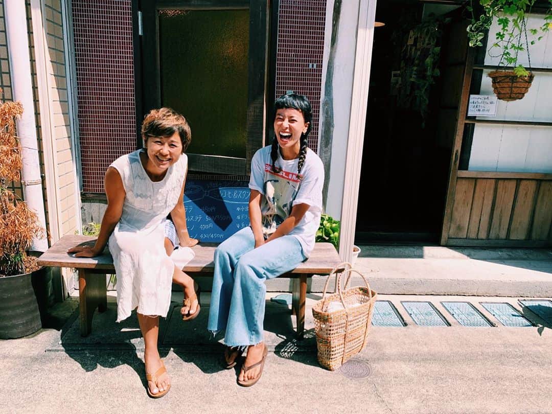 渋木さやかのインスタグラム：「🌱10/1からのプロジェクト🌱 ⠀ 1ヶ月間のオンラインクラスを開催予定です！募集人数は50名です。(有難いことに申し込み定員に達したので少し増やします🥺🙏✨)  ご要望が多かったので、日中お仕事をされている方にも参加出来るように録画もお渡しすることにしました☺️ ⠀  内容は、毎朝と晩の誘導瞑想、シヴァーナンダにアシュタンガなどの動くヨガ、アーユルヴェーダcooking、アーユルヴェーダ入門、筋トレ、お話会など… ⠀  また、毎週スペシャルゲストTeachersもお呼びしてます。 ご快諾いただきありがとうございます！ @toshiyoga  @yasuhiro810  @paradisabykeito  寺崎Sita由美子先生  ちなみに、週ごとに参加されてもOKです。WSだけでもOK。詳細はLinktreeからサイトへ！1ヶ月コースは一番お得で¥8888末広がり〜♡  ⠀ 幸せな習慣を作るお手伝いさせて下さい。 Find yourself 〜自分と約束する1ヶ月〜 ⠀ #findyourselfyoga #findyourself ⠀  ⠀  ⠀」