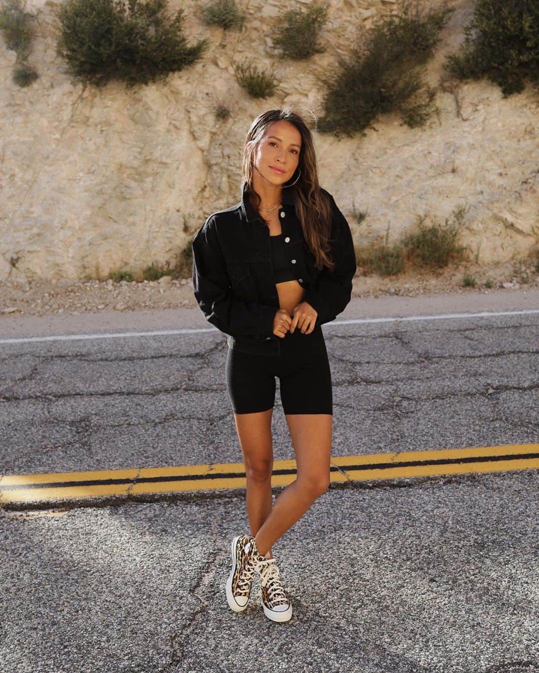ジュリー・サリニャーナのインスタグラム：「🖤🖤」