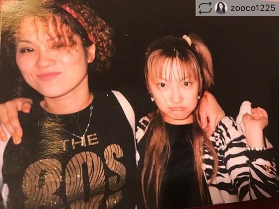 のインスタグラム：「21歳の時の私、金髪だった‼️😂w 大心友のZOOCOのインスタより😆 ・ ・ 本日❣️21日の第３月曜日は 月に一回のコマラジ 「ZOOCOのエレメンツオブラブ」の日‼️✨  今回はゲストに心友山田まりやちゃまが来てくれますよぉ。 やんちゃな頃からの運命の出会い、そして今。 彼女が挑戦するYou Tubeチャンネルの話や大好きな音楽の話で 盛り上がりたいと思います。楽しみ。 っていうか。。。生放送できるレベルのトークになるのか！？ 皆さま、ぜひ聞いてね。 番組へのメッセージ、山田まりやちゃまへの質問なども受付中です。  Twitterは、 #zoocoeol メッセージは eolkomae@gmail.com ☆コマラジの聴き方は３通りあります。 一つは狛江近辺の方85.7MHz そして二つ目はネット配信：サイマルラジオ検索 http://www.simulradio.info/ 　　　　　　　↓ 　「コマラジ」を選択 それから三つ目はアプリ聴取：リスラジ検索 アプリで「リスラジ」ダウンロード 　　　　　　　↓ ラジオチャンネルを選局 　　　　　　　↓ 　「コマラジ」を選択 これで全国から聴いていただけます。 皆様、聴いてね！  #コマラジ  #山田まりや  #zooco  #zoocoeol @zooco1225  沢山の方に聴いてもらえます様に❣️😆🙏🌈💖✨✨✨  #youtube  #ムネまりチャンネル  #グッドボタン👍 #チャンネル登録お願いします 🛎✨ #プロフィールから飛べまーす ❤️ #山田まりや #ムネくん #親子 @central_official_  #小学2年生 #7歳 #男の子 #ママ #hairstyle #color #pink #instagood #instalike #instafashion #instadaily #love #loveislove」