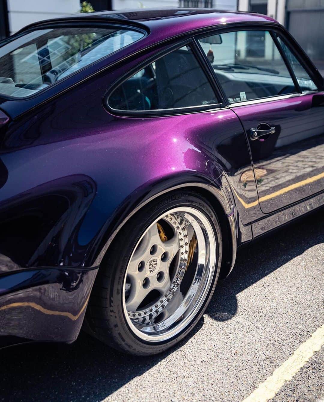 CarsWithoutLimitsさんのインスタグラム写真 - (CarsWithoutLimitsInstagram)「Viola  Porsche 964 30th Anniversary  Photos @tfjj  #carswithoutlimits #porsche #964」9月21日 0時24分 - carswithoutlimits