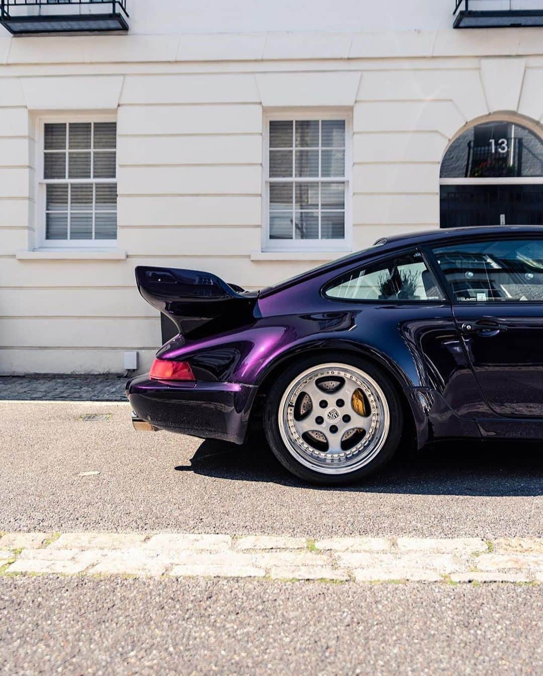 CarsWithoutLimitsさんのインスタグラム写真 - (CarsWithoutLimitsInstagram)「Viola  Porsche 964 30th Anniversary  Photos @tfjj  #carswithoutlimits #porsche #964」9月21日 0時24分 - carswithoutlimits