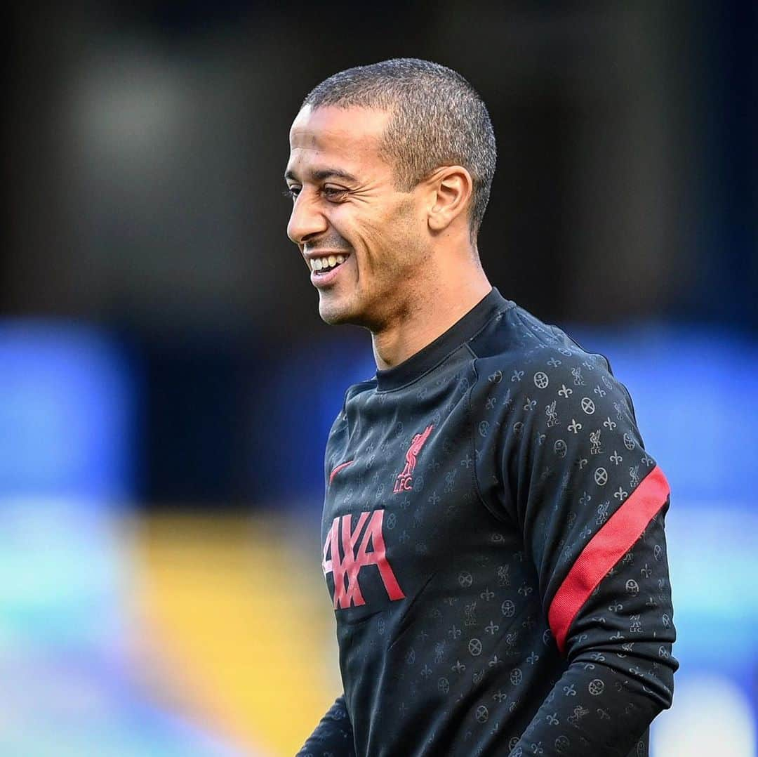 リヴァプールFCさんのインスタグラム写真 - (リヴァプールFCInstagram)「Warm-ups ☑️ LET’S GO REDS! ✊ #CHELIV #LFC #LiverpoolFC #Liverpool」9月21日 0時19分 - liverpoolfc