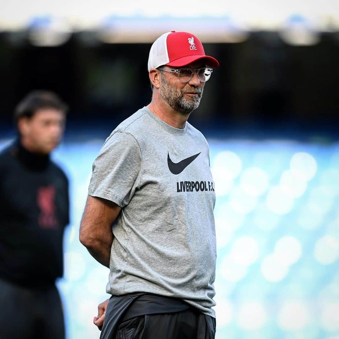 リヴァプールFCさんのインスタグラム写真 - (リヴァプールFCInstagram)「Warm-ups ☑️ LET’S GO REDS! ✊ #CHELIV #LFC #LiverpoolFC #Liverpool」9月21日 0時19分 - liverpoolfc