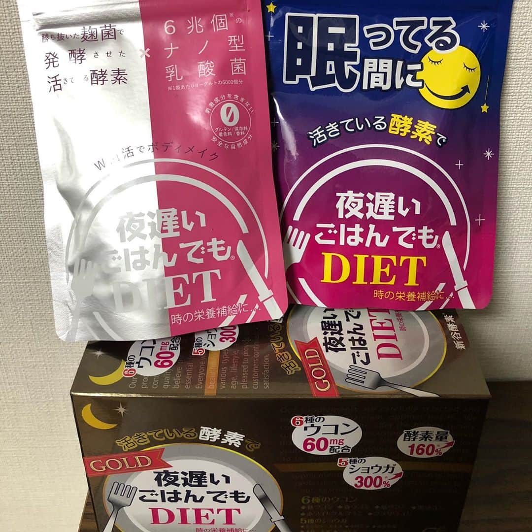 三宅智子さんのインスタグラム写真 - (三宅智子Instagram)「先日、「新谷酵素　夜遅いごはんでも」の取材で、銀座のラーメン屋さん3店舗に行って来ました！  取材記事は⬇︎ https://tabetekireini.com/report-ramen-miyaketomoko/  むぎとオリーブさん ど・みそさん プルーカフェさん  3店舗ともそれぞれ美味しくいただけました！  只今、夜遅いごはんでと食べログさんのスペシャルコラボを実施中で、今回、取材で行った3店舗や対象の掲載店舗でお食事をすると、『夜遅いごはんでも 眠ってる間に』3日分のサンプルをもらえるそうです！（9月末まで）  活きている酵素ならではの高い分解力で、食べたものを分解し、翌朝のスッキリも実感できる、グルメな女性の強い味方！  私も取材の際にいただいてから、毎日飲んでます！  気になる方は、是非！対象店舗で、サンプルもらって試してみて下さい！  #新谷酵素 #夜遅いごはんでも #w菌活ボディメイク #食べてキレイに」9月21日 0時22分 - tomoko1121m