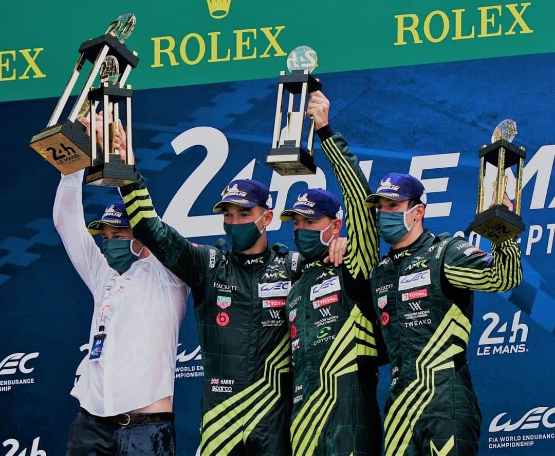 アストンマーチンさんのインスタグラム写真 - (アストンマーチンInstagram)「CHAMPIONS!  Vantage showcased its racing pedigree en-route to victory at the @24heuresdumans and the @fiawec_official title.  Nothing beats that winning feeling.  #AstonMartin #AMR #LeMans24」9月21日 0時30分 - astonmartin