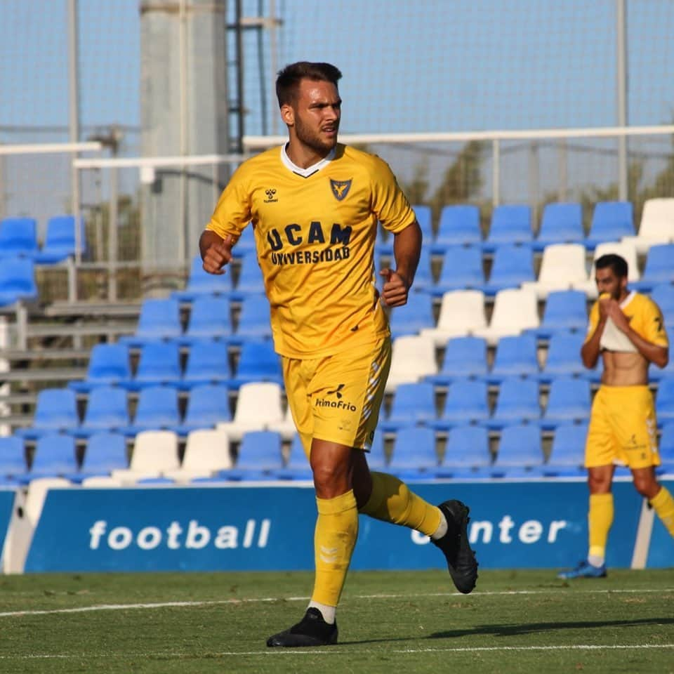 カルロス・カルボネルのインスタグラム：「Arrancando motores ⚠️⚠️ @ucammurcia_cf」