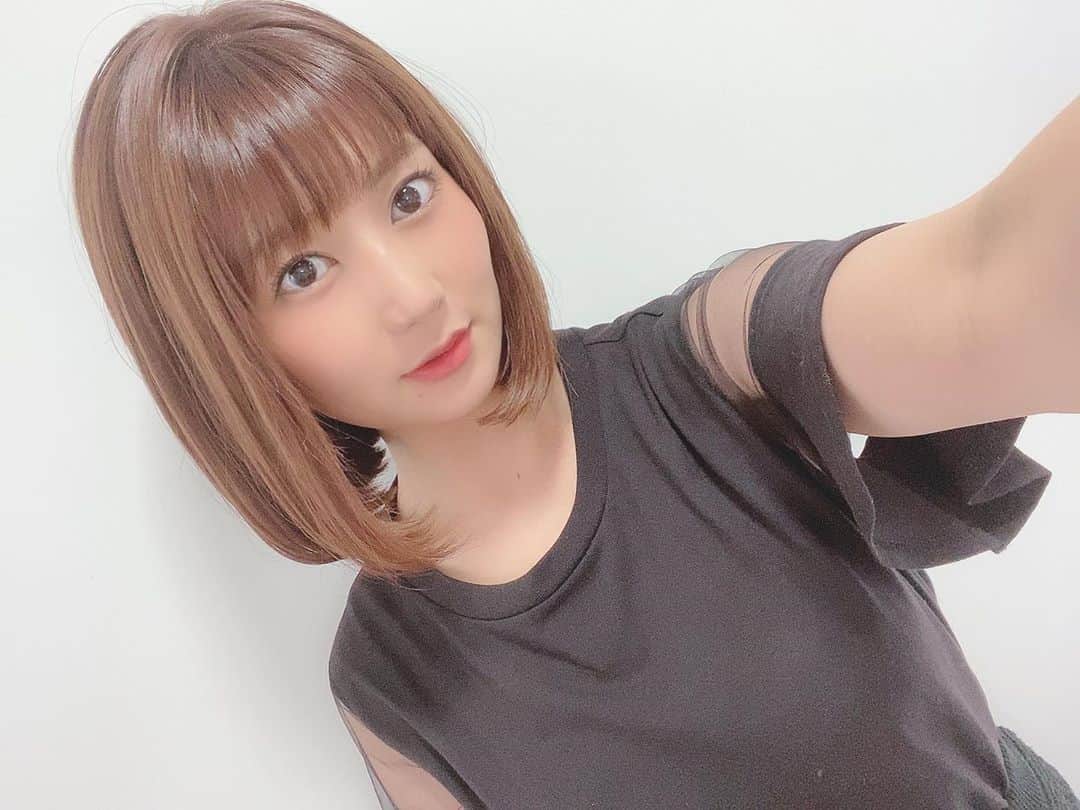 篠原栞那のインスタグラム：「‪‪❤︎‬ アッシュ系のカラーが多めやけど珍しくオレンジっぽく🤤 秋だねぇ。  #hair #new #orange #秋カラー #fusionistcolor」