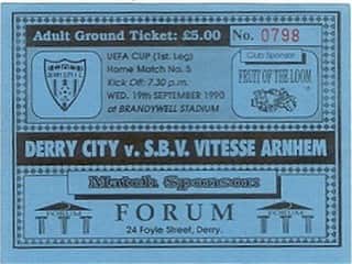 フィテッセさんのインスタグラム写真 - (フィテッセInstagram)「🔙 Dit weekend alweer dertig jaar geleden   Het eerste Europese duel van Vitesse in Derry 🌍   #Vitesse」9月21日 0時48分 - mijnvitesse