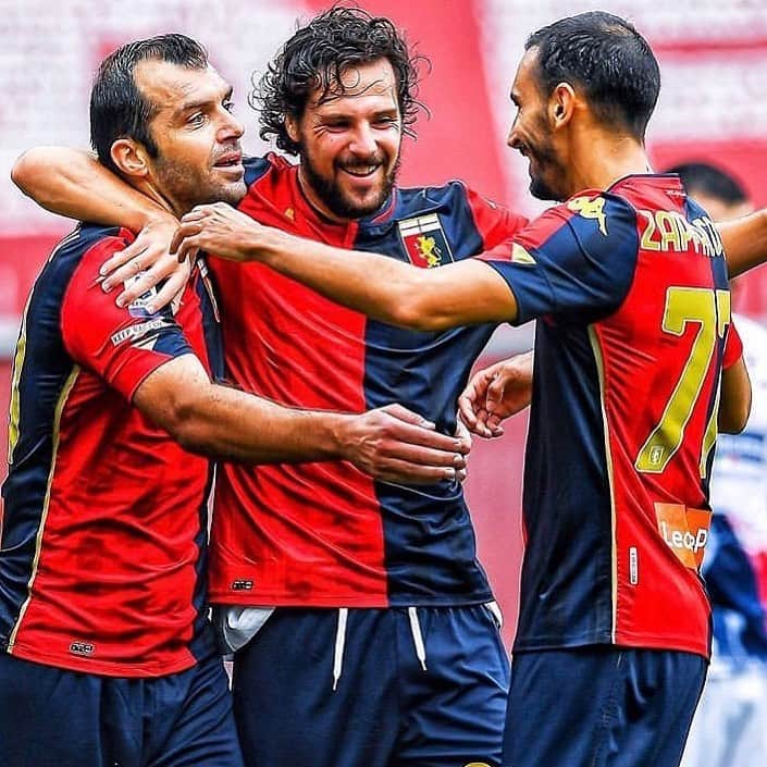 ステファノ・ストゥラーロのインスタグラム：「Vittoria importante per ripartire nel migliore dei modi! Grandi ragazzi! 💪🏼 ❤️💙 #ForzaGenoa @genoacfcofficial @seriea」