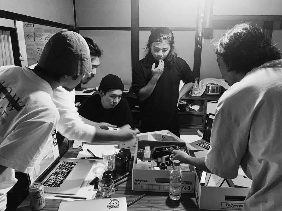 naoko tawaraのインスタグラム：「NEW DOMAINチームとの打ち合わせ。やっぱり面白いチーム。 これまで関わってきたコトとは、また一つ違う視点を感じられて刺激的です。チャッピー、りょうちんがいることも心強い。  最近いろんなことが並走していて、ちょっと不安になってゾワゾワしてたりしますが、なんとか整えながらやっていきます。 「おもしろい！」「かっこいい！」「美しい！」 あんまり自信なかったけれど、初めてみたときに、感じた気持ちを信じてblankは進めてみようと思います。 すこしずつ情報アップしていきます。」