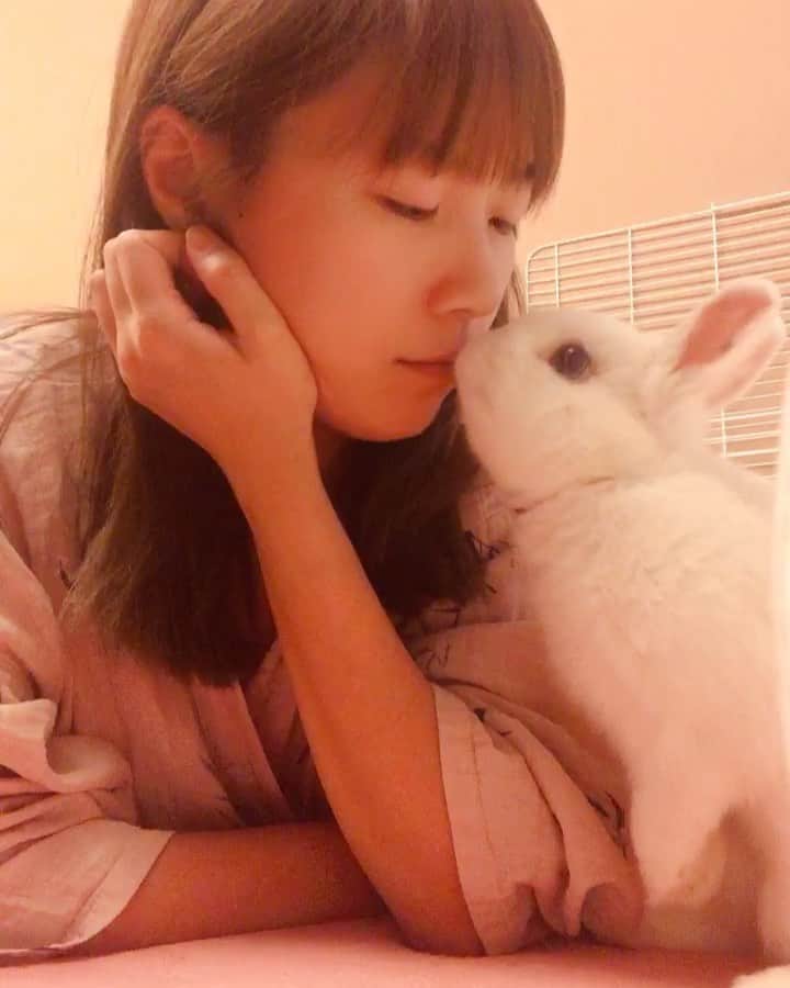 Miss Hunnyのインスタグラム：「諗住自拍一張， 點知佢係咁錫我…… 你哋睇到啦，佢做主動㗎🙈」