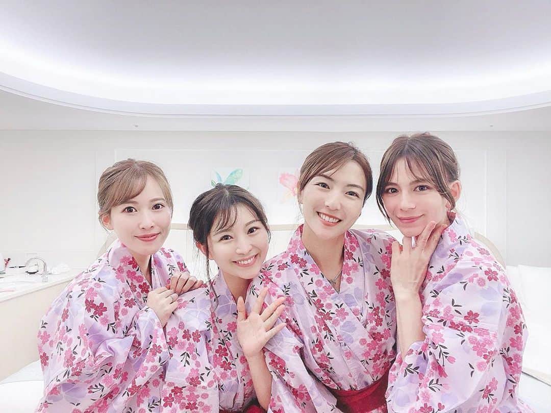 のインスタグラム：「女子4人も集まればまぁ語り明かすことになりますよね❣️笑 . Gotoキャンペーンで旅行に行きたいけど、気楽に行ける状況でもないし、それこそ人によって捉え方も考え方も違う、なんとも難しい状況だ⚡️  はやく何も気にせずマスクとかも必要なくなって、友達とゆーっくり旅行したいなぁ、、、🥺どこいこうかなぁ、、行きたいところがありすぎる。 . #唐津シーサイドホテル @karatsuseasidehotel  また行きないなぁ…🌴」