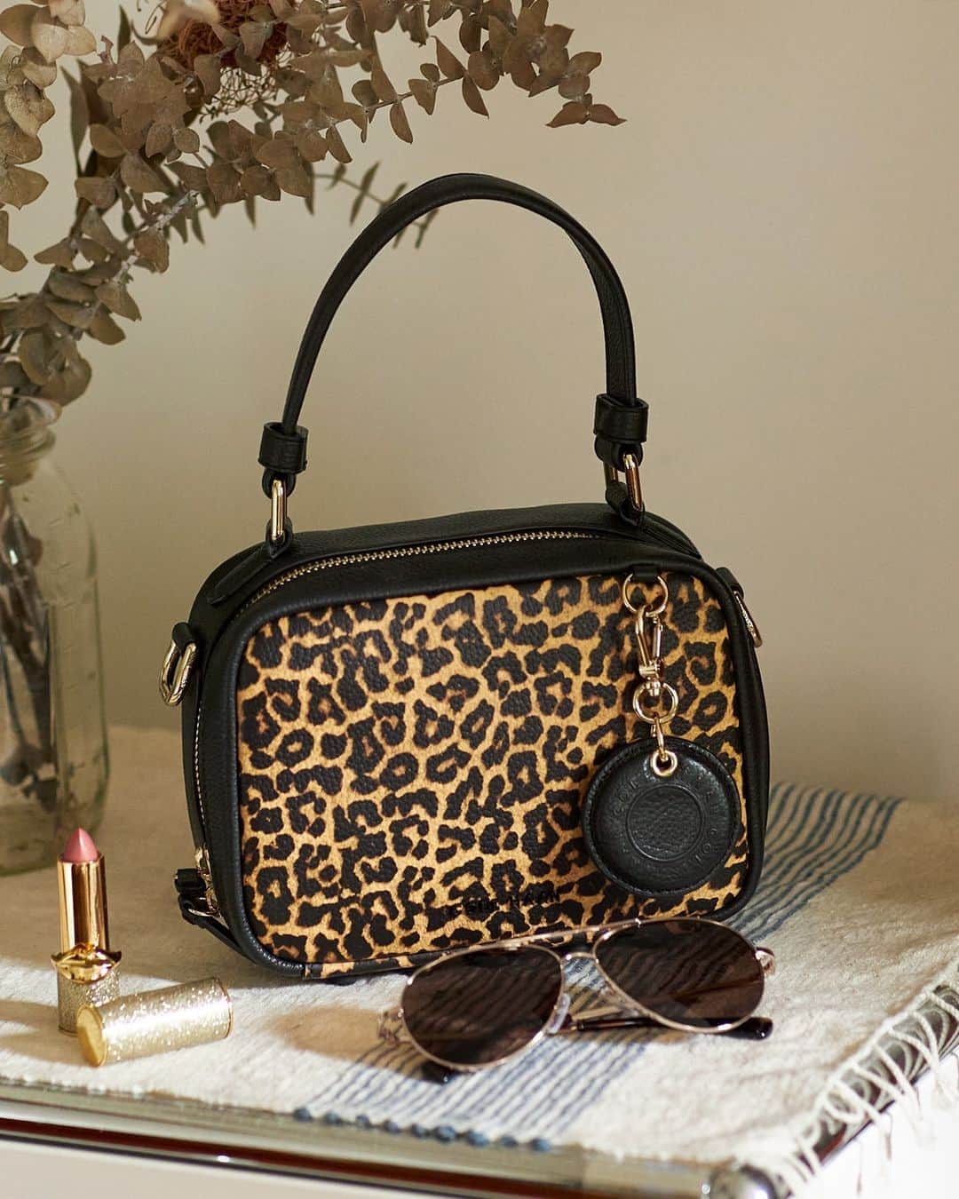 Cole Haanのインスタグラム：「Spotted: The season's must-have mini bag.」