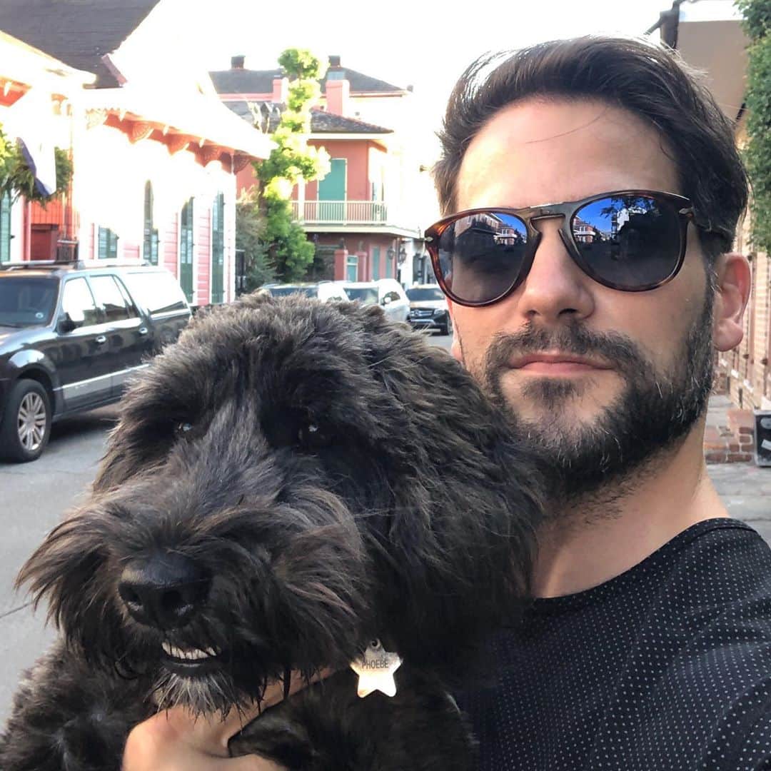 ブラント・ドーハティのインスタグラム：「Took my Pheebs to the French Quarter. Look at how impressed she was.」