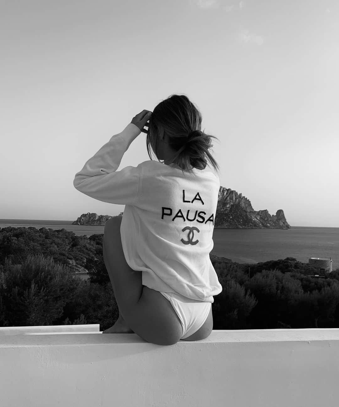 Mathilde Goehlerのインスタグラム：「Everyone needs a break now and then 🖤🙌🏽」