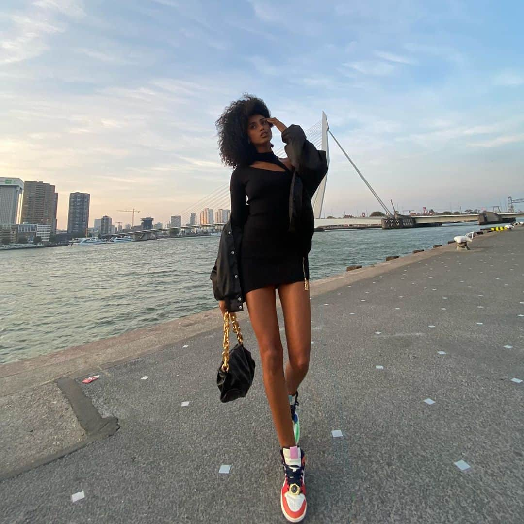 イマン・ハマンさんのインスタグラム写真 - (イマン・ハマンInstagram)「with the Long legssss 🤍」9月21日 1時14分 - imaanhammam