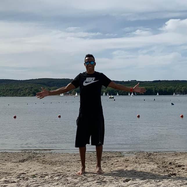 のインスタグラム：「A weird season has come to an end. From not knowing if there will be meetings at all in April to competing 11 times in 6 different countries in the end. I have to say every meet felt like a gift in such difficult times and now I have to recharge my batteries to start my pre-season. Let‘s hope for the best...in my mind @olympics2021 will take place and that‘s what I will be training for. Until then stay safe 👌🏾#offseason @sporthilfe @sporthilferlp」