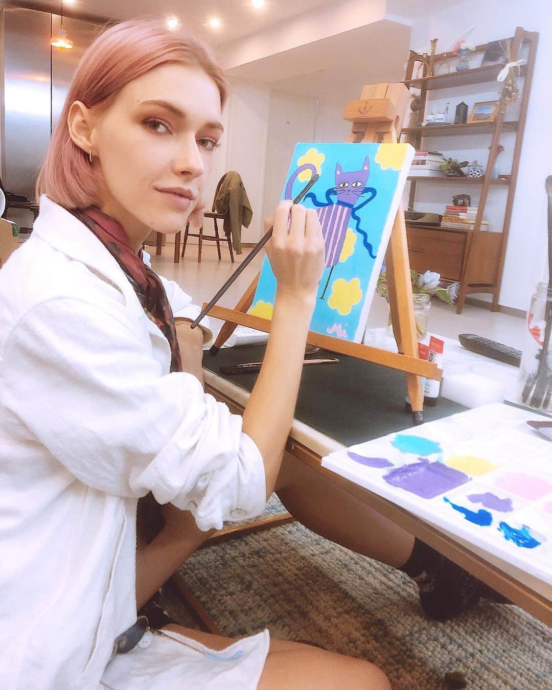 ステファニー・ミチョヴァのインスタグラム：「데이트 나이트 아이디어:  와인과 그림 그리기 ❤️👩🏻‍🎨  Date Night Idea: Wine & Paint  A first Michova Original 🙈」