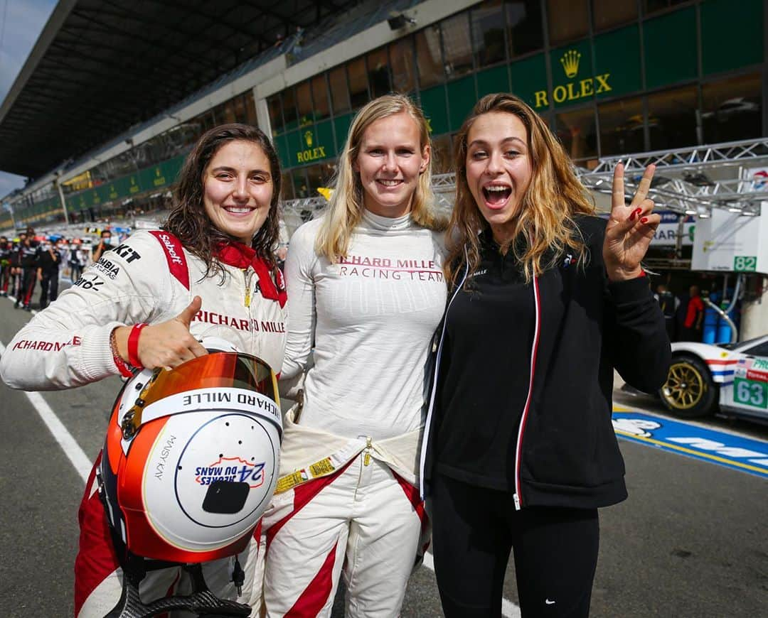 ソフィア・フロルシュさんのインスタグラム写真 - (ソフィア・フロルシュInstagram)「YESSSS 🏁 P9 in our first ever @24heuresdumans !!! 🇫🇷 So so so happy for the whole team! It was such a emotional last couple of days and we made the best out of it! Kept the car on track for all 24h 🙏🏽 Big thanks to the whole crew for working so much and pushing so hard! 🏁 Thanks to @richardmille & @fiawim for believing in us!! ❤️❤️ A lot more to come in the next months but this weekend I won’t forget! ❤️ So so so happy!!! Now it’s time for some 🍸 📸 x @boniphoto  #sophia #sophia99 #changeagent #racegirl #racing #motorsport #lemans #richardmille」9月21日 1時38分 - sophiafloersch