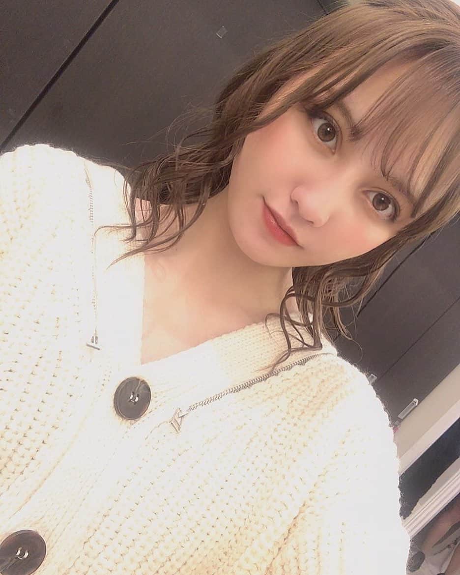 ニーナのインスタグラム：「もうニットを着ることになるなんて…  ． #瀬川ニーナ#ニュークラ嬢#キャバ嬢 #ホステス#バルセロナ#すすきの#ピーアンドジェー#かわいい#綺麗#札幌美容室#ピアジェ#ハーフ#撮影#歌舞伎町#シャンパン#キャバ嬢ドレス#likeforlikes#l4l#followｍe#いいね返し#美人#ヘア#撮影#ヘアメイク#followforfollowback#バルセロナグループ」