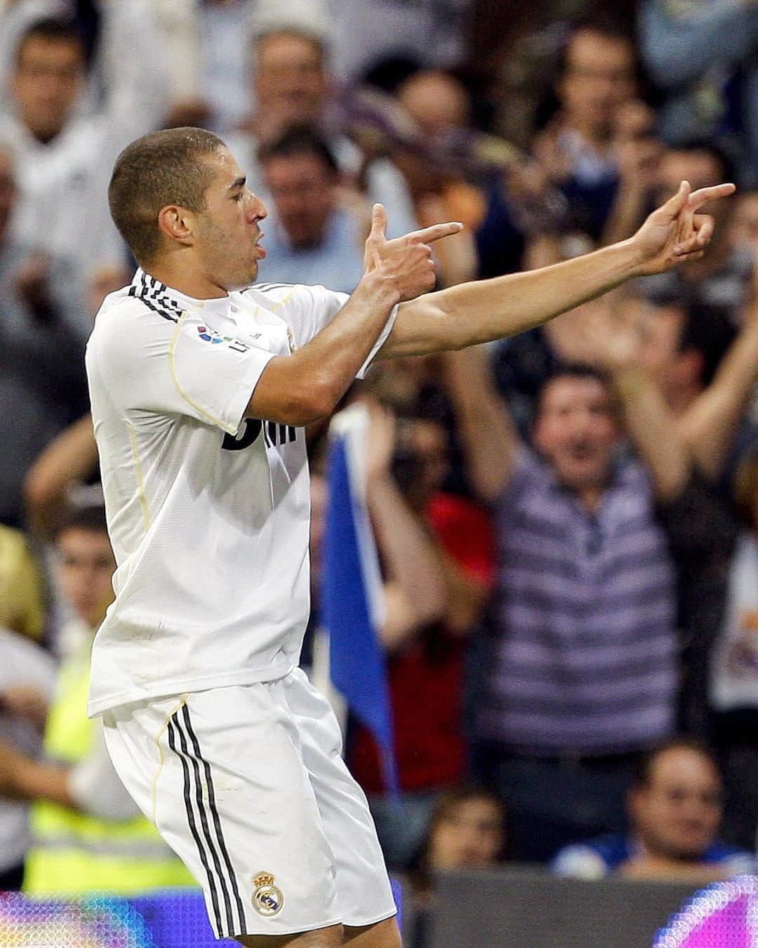 レアル・マドリードさんのインスタグラム写真 - (レアル・マドリードInstagram)「⚽☝️ #OTD in 2009, @KarimBenzema scored his first goal as a madridista! 🤩  Hoy hace 11 años, ¡Benzema marcaba su primer gol con el Real Madrid! 🆚 Xerez #HalaMadrid  #RMHistory」9月21日 1時59分 - realmadrid